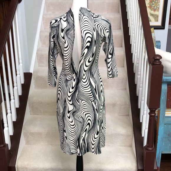 Fitted Tempo Dress. Women’s Medium. - Picture 8 of 10